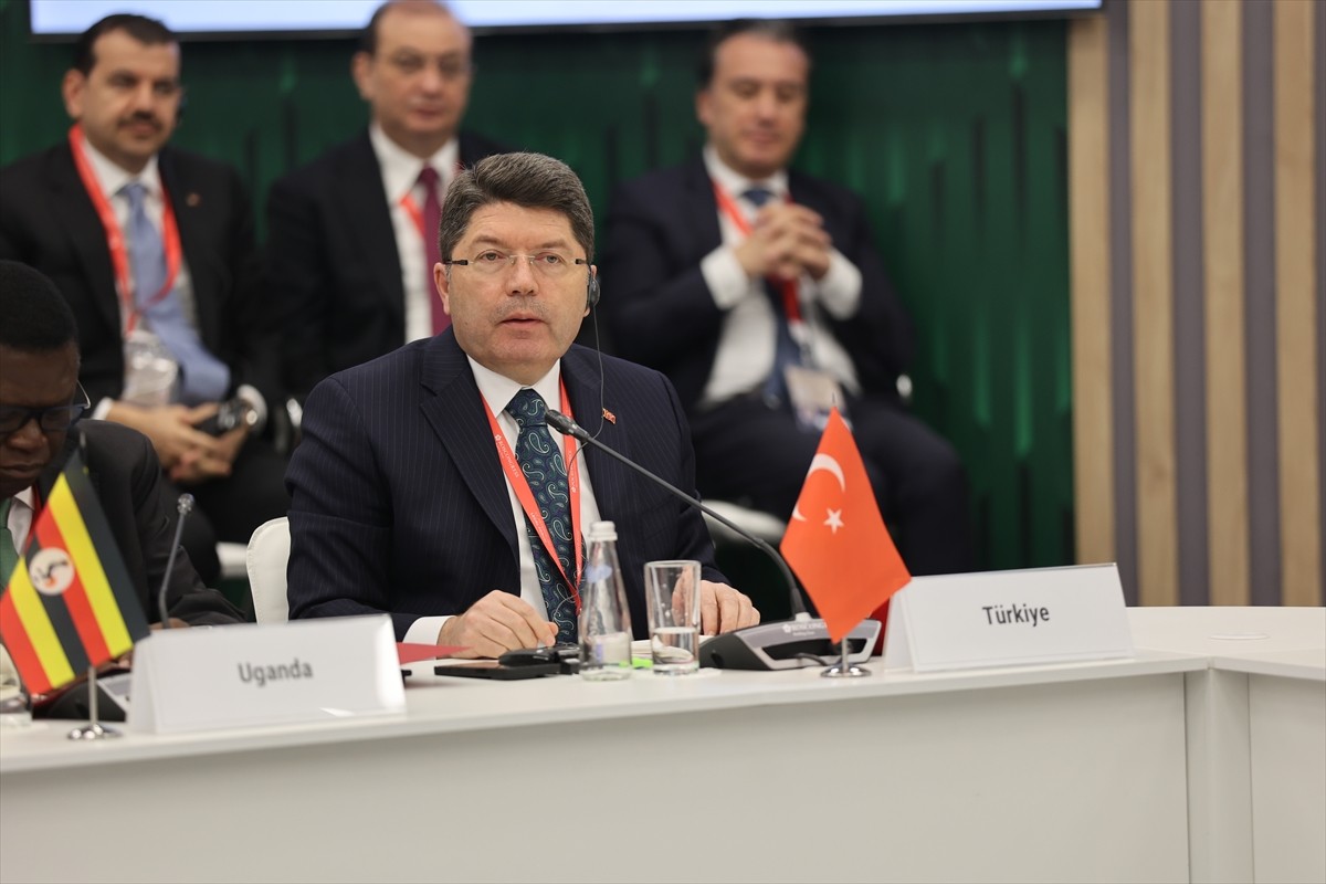 Adalet Bakanı Yılmaz Tunç, Rusya Federasyonu'nda düzenlenen "13. St. Petersburg Uluslararası Hukuk...