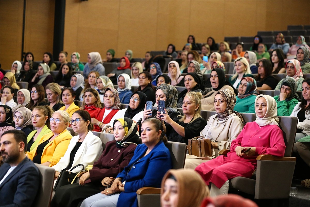 Adana'da "Kadın Girişimcilik Sertifika Töreni" düzenlendi. Törene, AK Parti Genel Merkez Kadın...