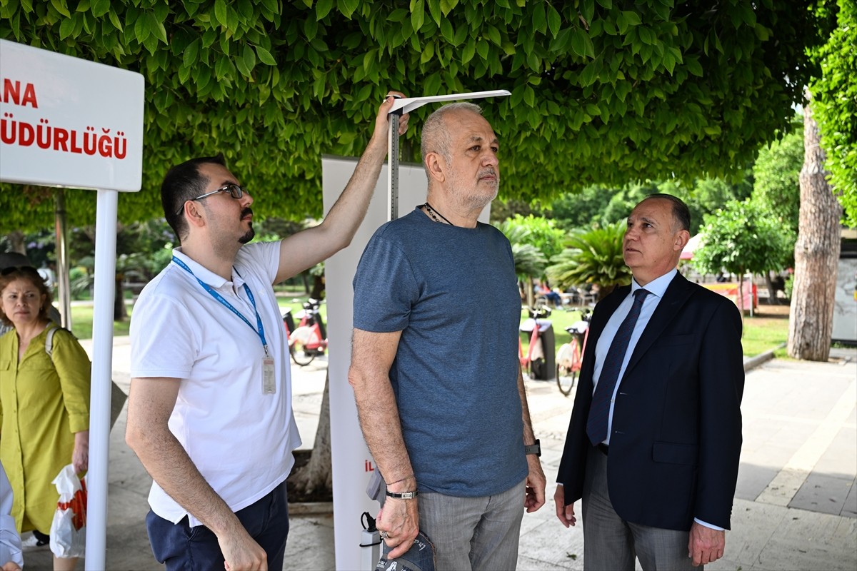 Adana'da, Sağlık Bakanlığının "İdeal Kilonu Öğren, Sağlıklı Yaşa" kampanyası kapsamında 2 ayda...