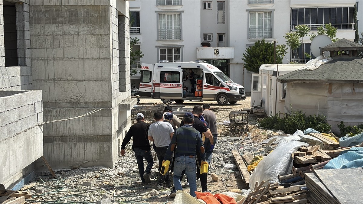 Adıyaman'da bir binanın 6'ıncı katından düşen inşaat işçisi hayatını kaybetti.