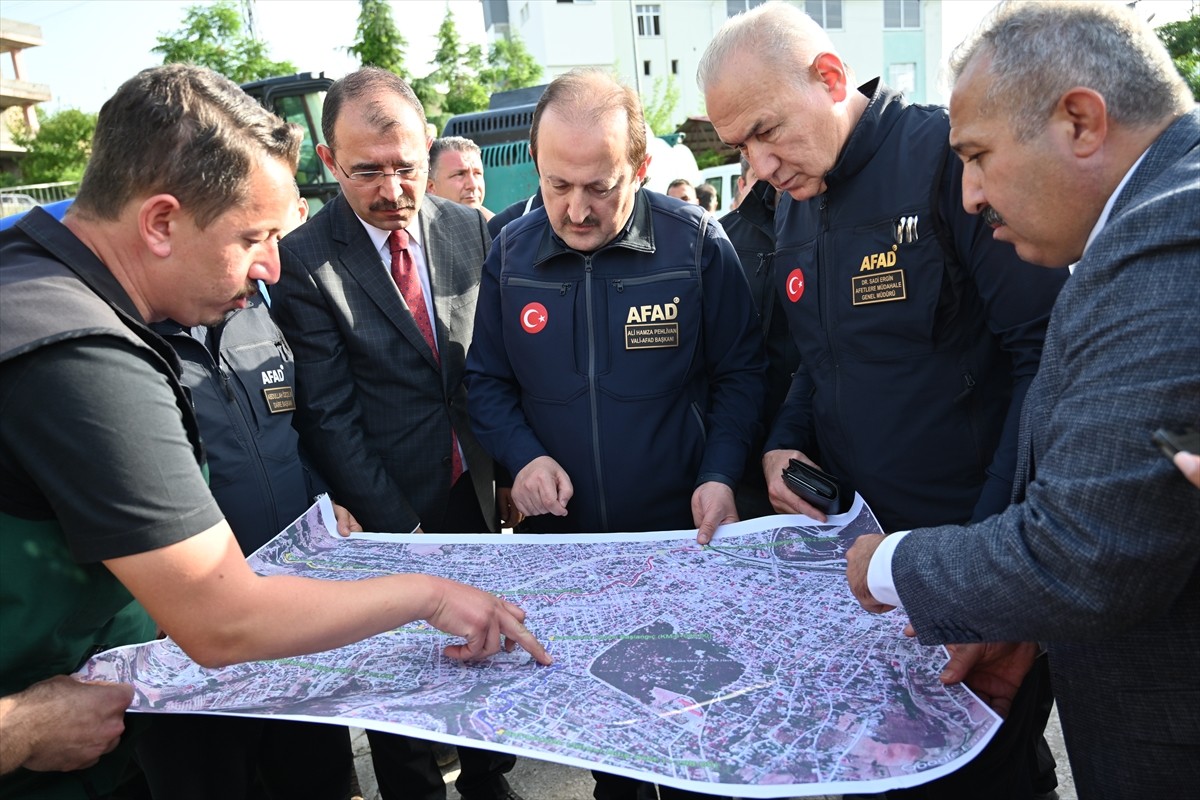 Afet ve Acil Durum Yönetimi (AFAD) Başkanı Ali Hamza Pehlivan, Osmaniye'nin Kadirli  ilçesinde...