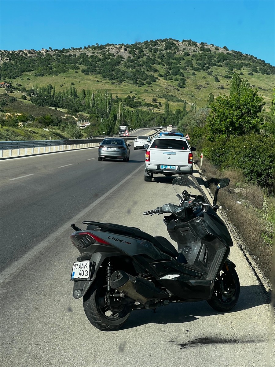 Afyonkarahisar'ın Sandıklı ilçesinde motosikletin bariyere çarpması sonucu 1 kişi yaşamını...