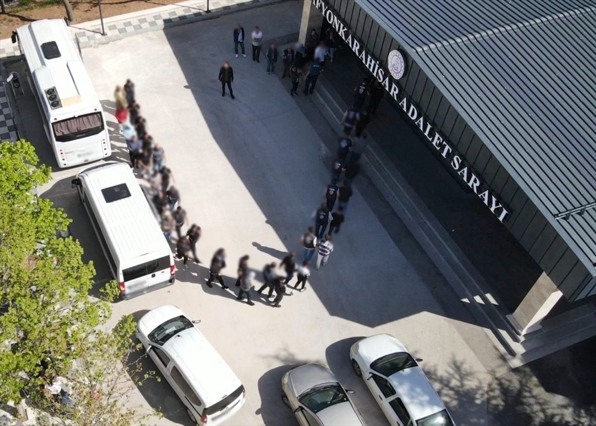 Afyonkarahisar merkezli 9 ilde düzenlenen dolandırıcılık operasyonunda gözaltına alınan 30...