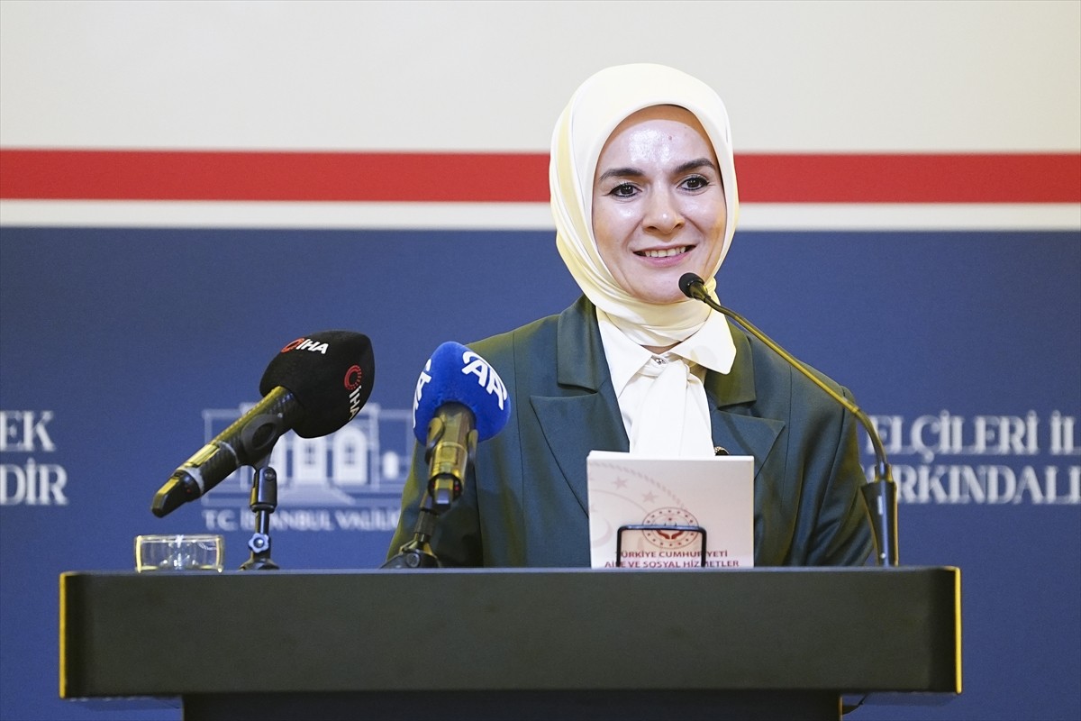 Aile ve Sosyal Hizmetler Bakanı Mahinur Özdemir Göktaş,Fatih'teki Neslişah Sultan Kültür...