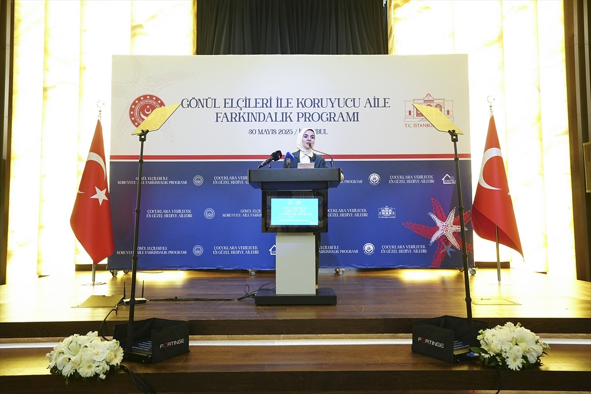 Aile ve Sosyal Hizmetler Bakanı Mahinur Özdemir Göktaş,Fatih'teki Neslişah Sultan Kültür...