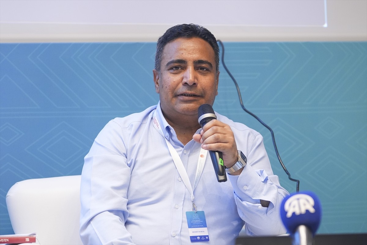 Aile ve Sosyal Hizmetler Bakanlığının katkılarıyla İstanbul Aile Vakfı tarafından "21. Yüzyılda...