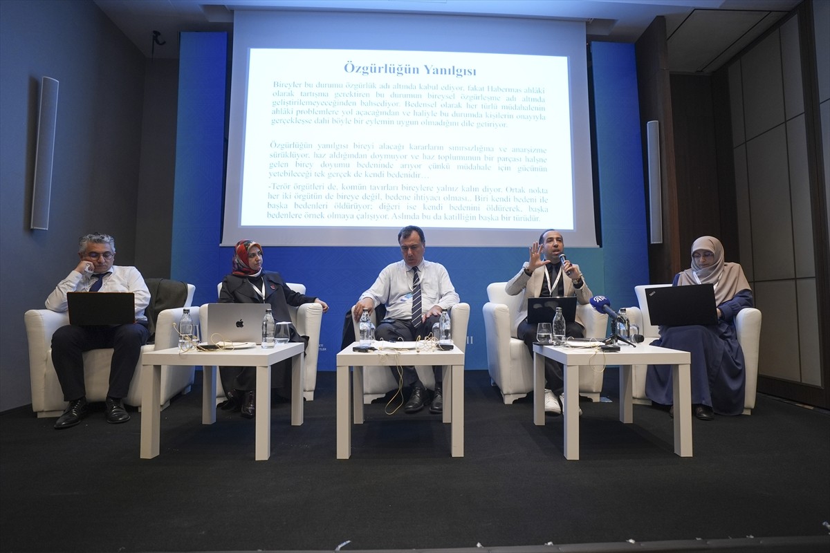 Aile ve Sosyal Hizmetler Bakanlığının katkılarıyla İstanbul Aile Vakfı tarafından "21. Yüzyılda...