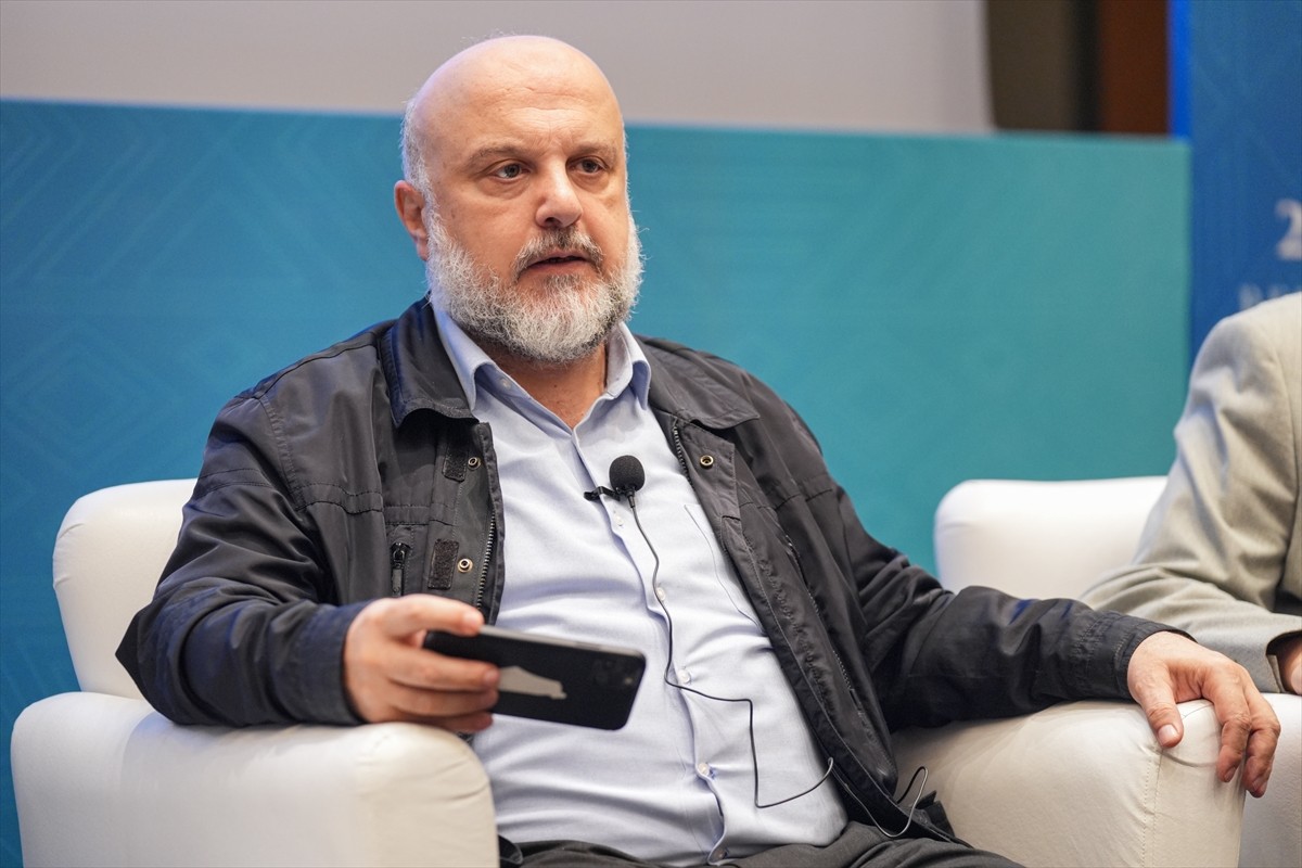 Aile ve Sosyal Hizmetler Bakanlığının katkılarıyla İstanbul Aile Vakfı tarafından "21. Yüzyılda...