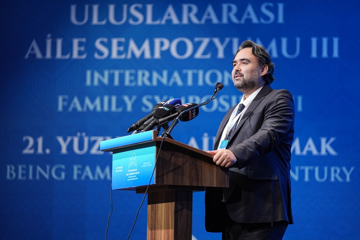 Aile ve Sosyal Hizmetler Bakanlığının katkılarıyla İstanbul Aile Vakfı tarafından "21. Yüzyılda...