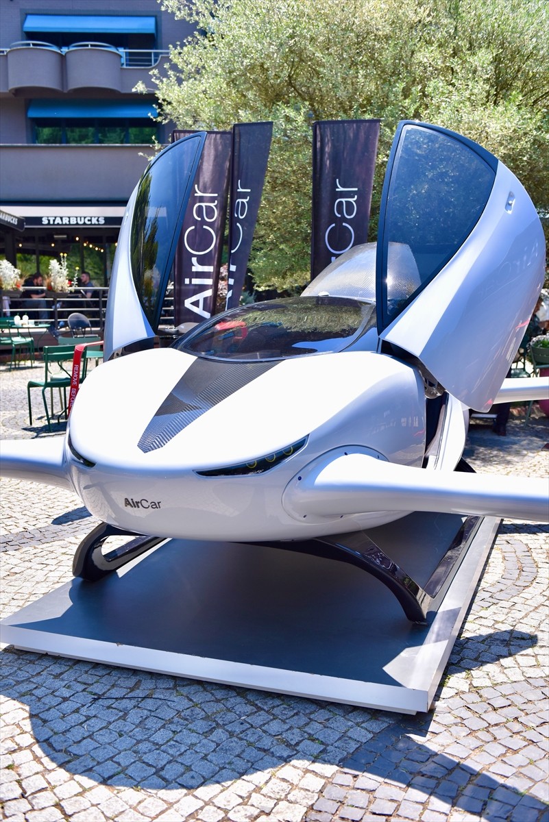 AirCar Teknoloji ve Havacılık A.Ş, "iki kişilik uçan araba" ile ilk insanlı uçuş testini, saatte...