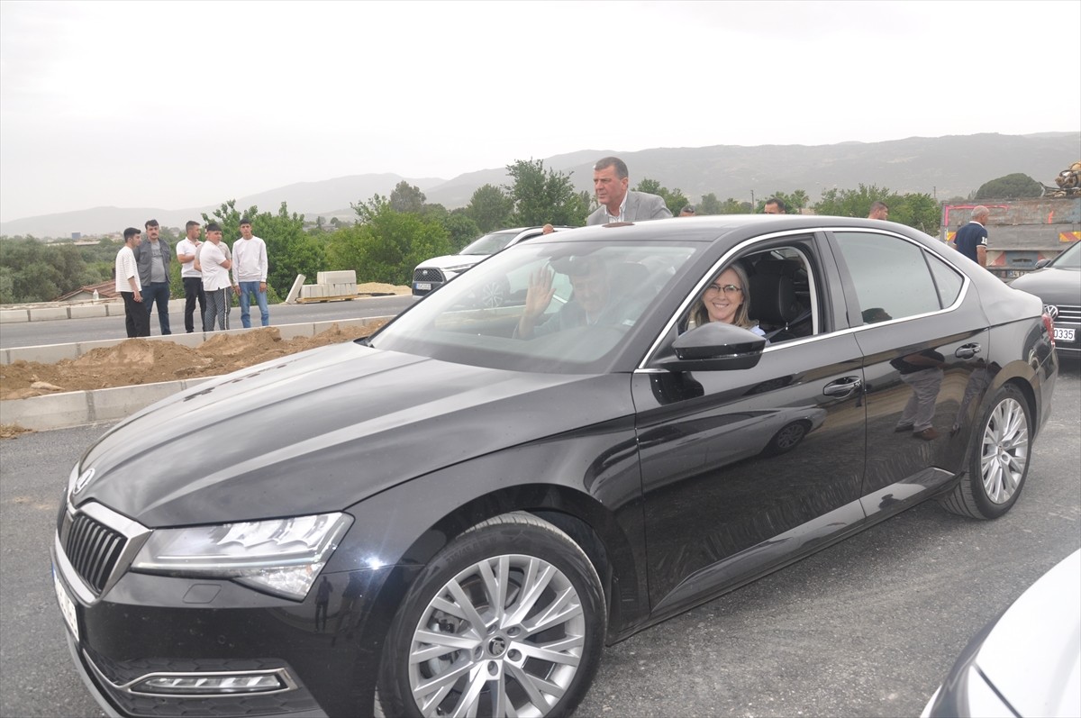 AK Parti İzmir Milletvekili Ceyda Bölünmez Çankırı ile MHP İzmir Milletvekili Tamer Osmanoğlu...