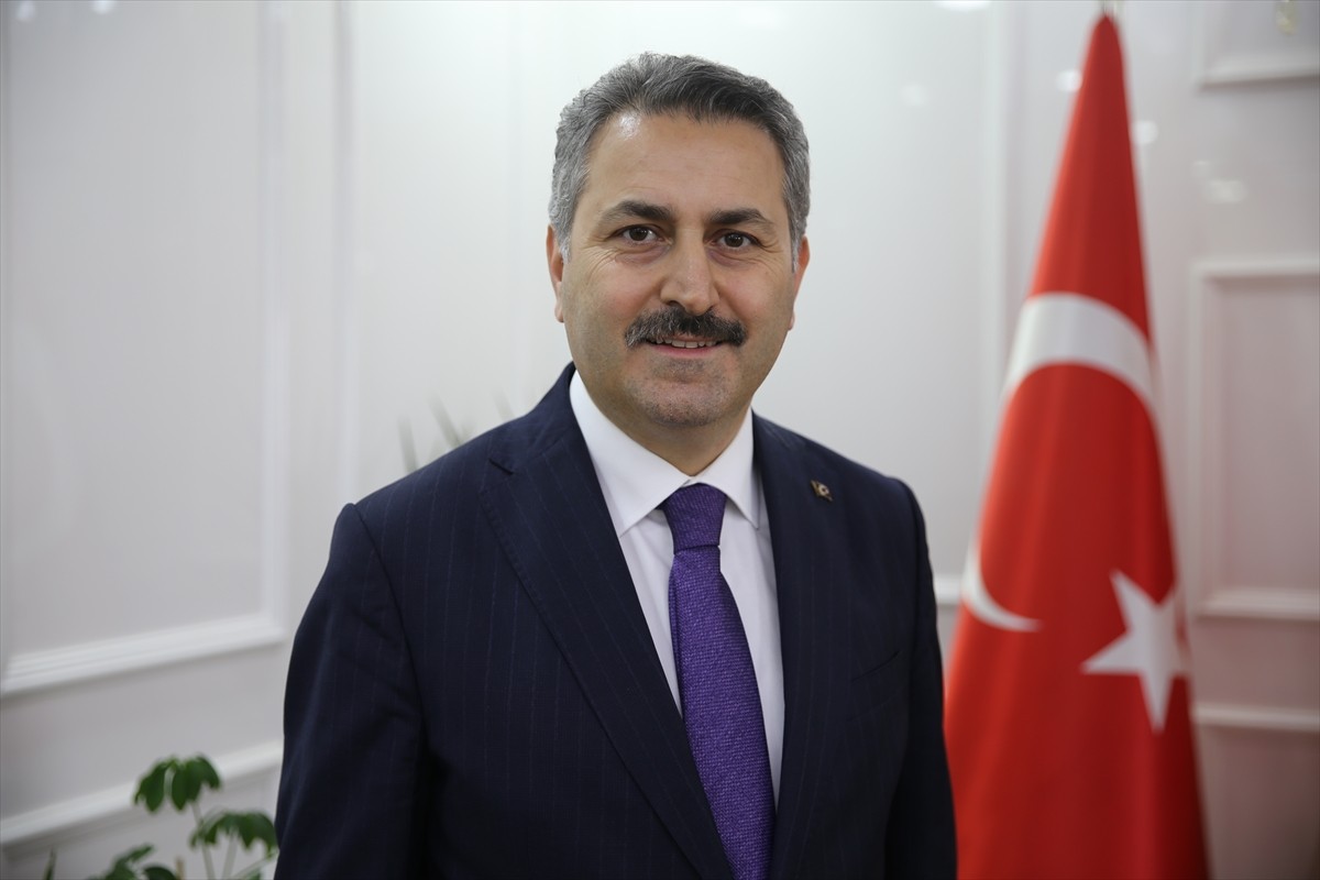 AK Parti Yerel Yönetimler Başkan Yardımcısı Eyüp Eroğlu, AK Parti Siirt İl Başkanlığı'nı ziyaret...