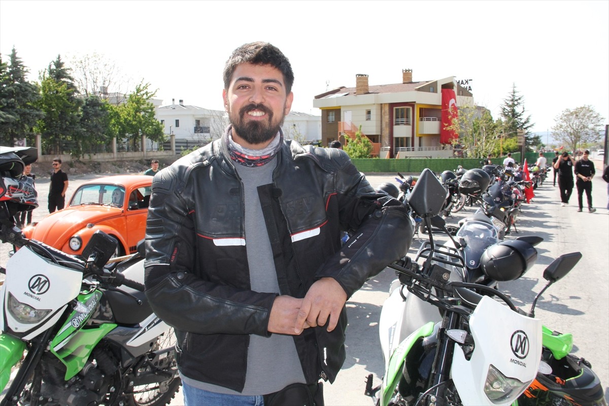 Alfa Kayseri Motosiklet Kulübü üyeleri, motosikletleri ile 19 Mayıs Atatürk'ü Anma, Gençlik ve...