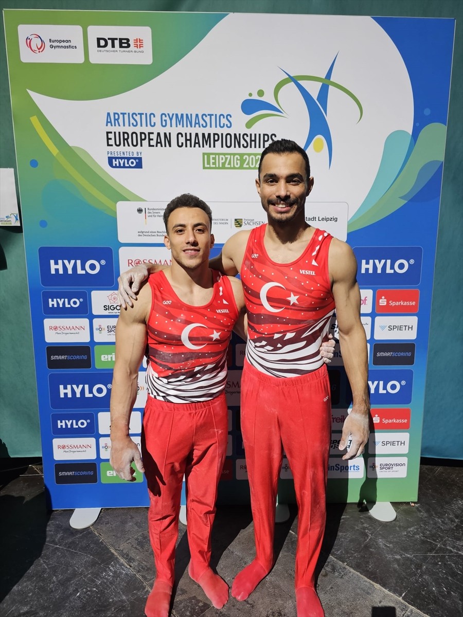 Almanya'da düzenlenen Artistik Cimnastik Avrupa Şampiyonası'nda milli cimnastikçiler Adem Asil...