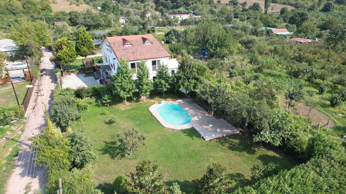 Almanya'da yaşayan 26 yıllık öğretmen Celal Özcan ve ev hanımı eşi Emel Özcan, Yalova'ya inşa...