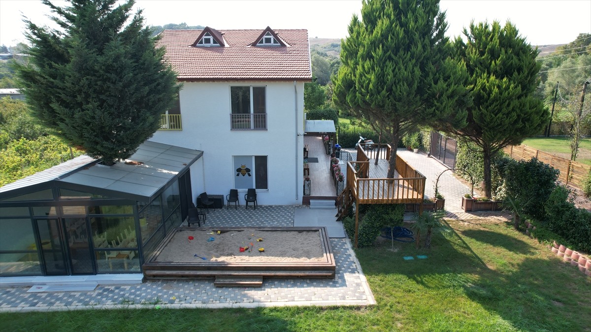 Almanya'da yaşayan 26 yıllık öğretmen Celal Özcan ve ev hanımı eşi Emel Özcan, Yalova'ya inşa...