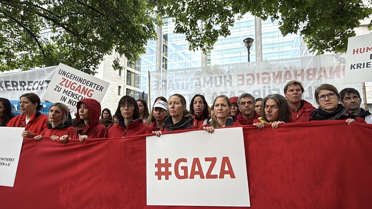 Almanya’da, aralarında Sınır Tanımayan Doktorlar, Dünya Doktorlar, Cadus, Care Germany, Save The...