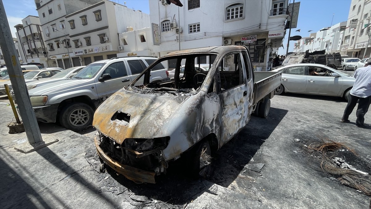 Anadolu Ajansı (AA) ekibi, Libya'nın başkenti Trablus'ta emniyet güçlerince kontrol altına alınan...