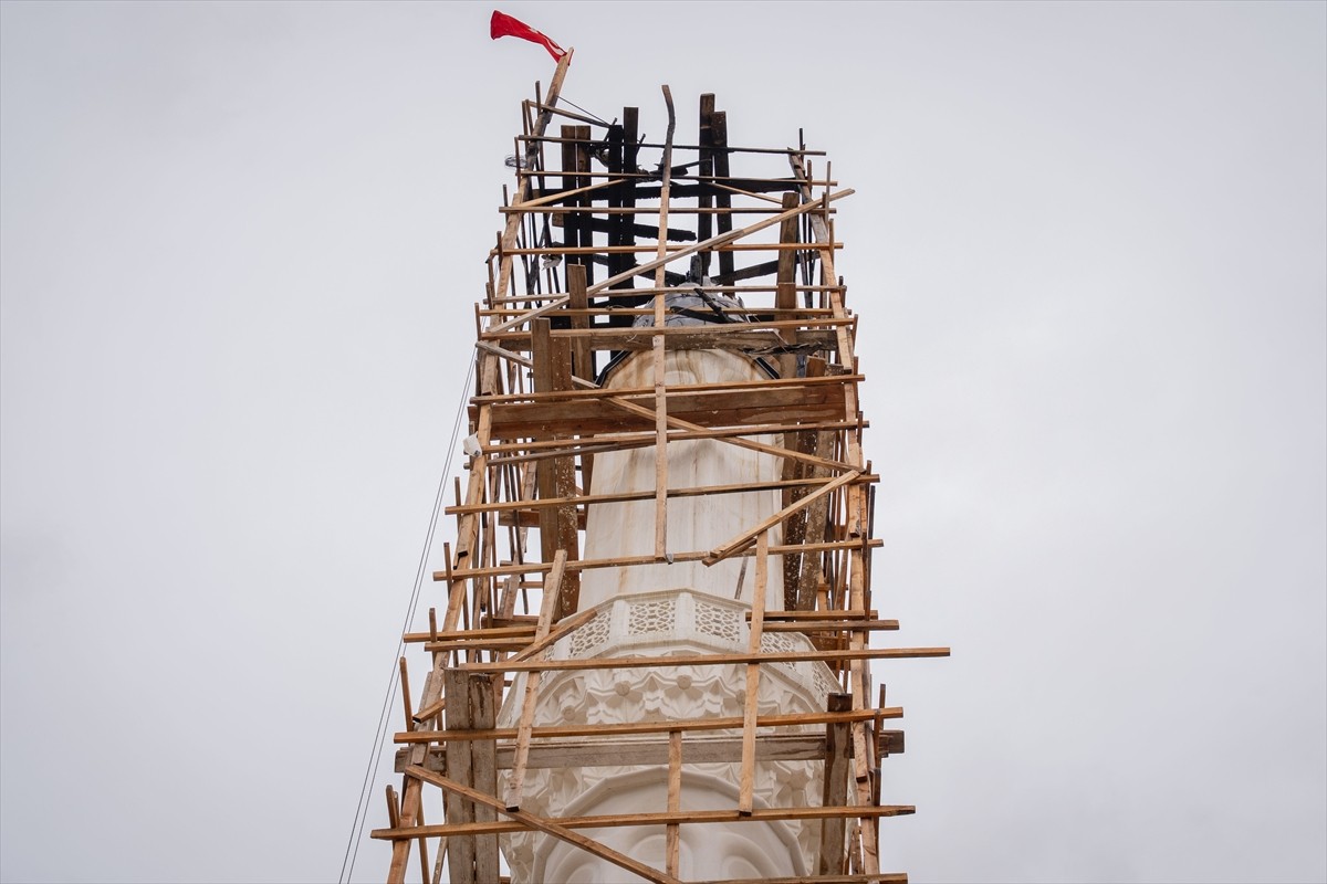 Ankara'nın Sincan ilçesinin Törekent Mevlana Mahallesi'nde, inşaat halindeki Mevlana Camisi'nin...