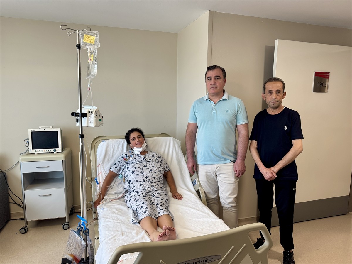 Antalya'da böbrek hastası Dilber Özkul (solda), diyalize girerken tanışıp uzun yıllar sonra...