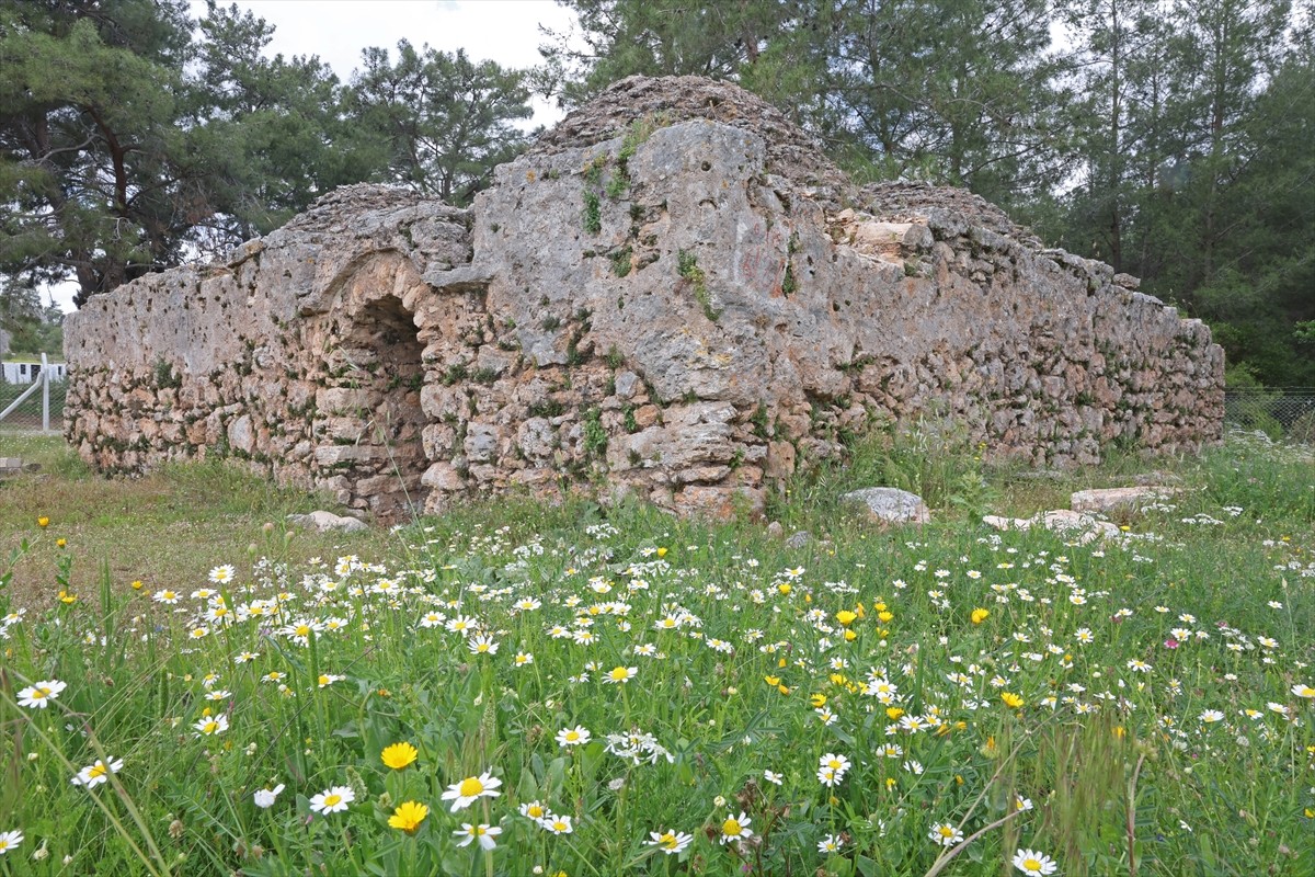 Antalya'nın Kepez ilçesindeki 300 yıllık dört kubbeli su sarnıcı aslına uygun olarak restore...