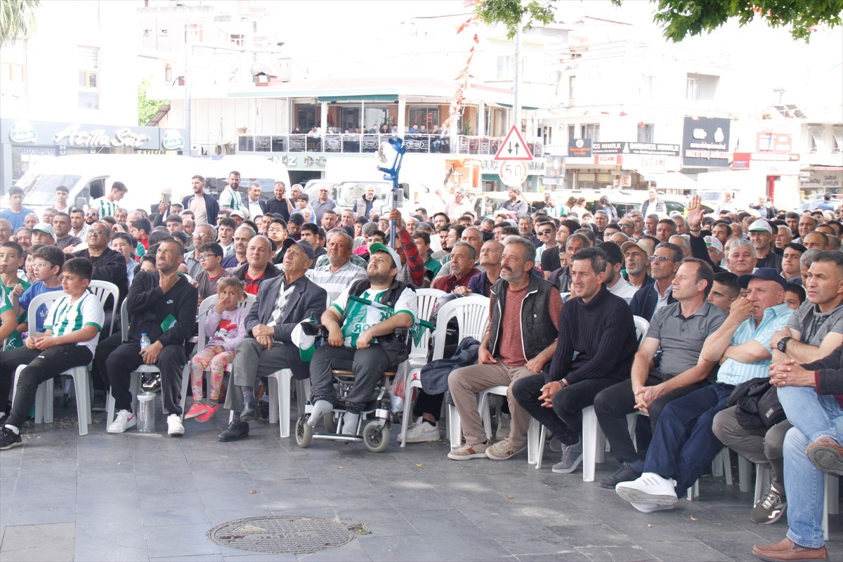 Antalya Belek Üniversitesi Serik Belediyespor'un deplasmanda Merkür Jet Erbaaspor'u 6-0 yenerek...