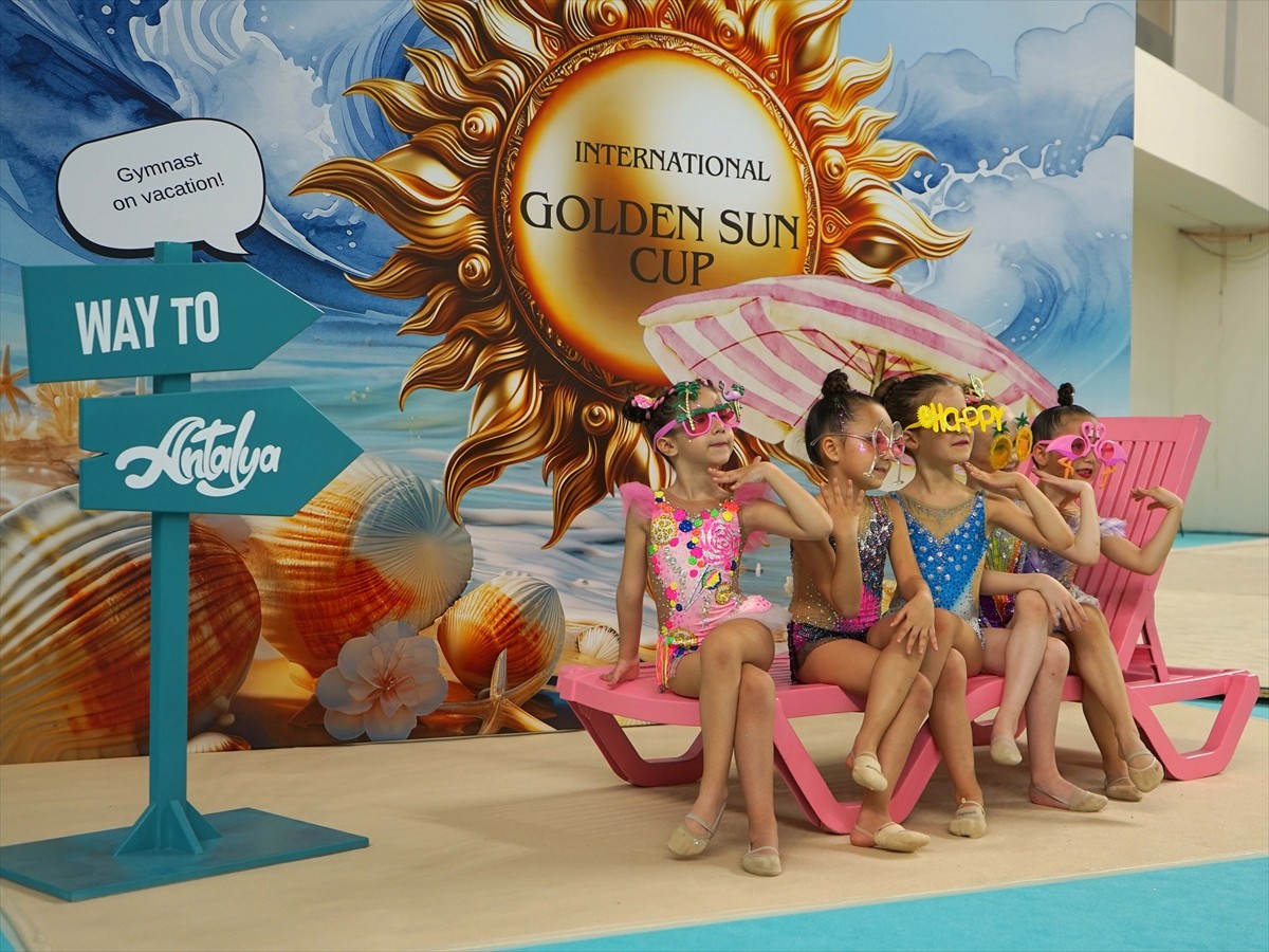 Antalyaspor Kulübünün girişimleriyle bu yıl ilk kez düzenlenen Uluslararası Golden Sun Ritmik...