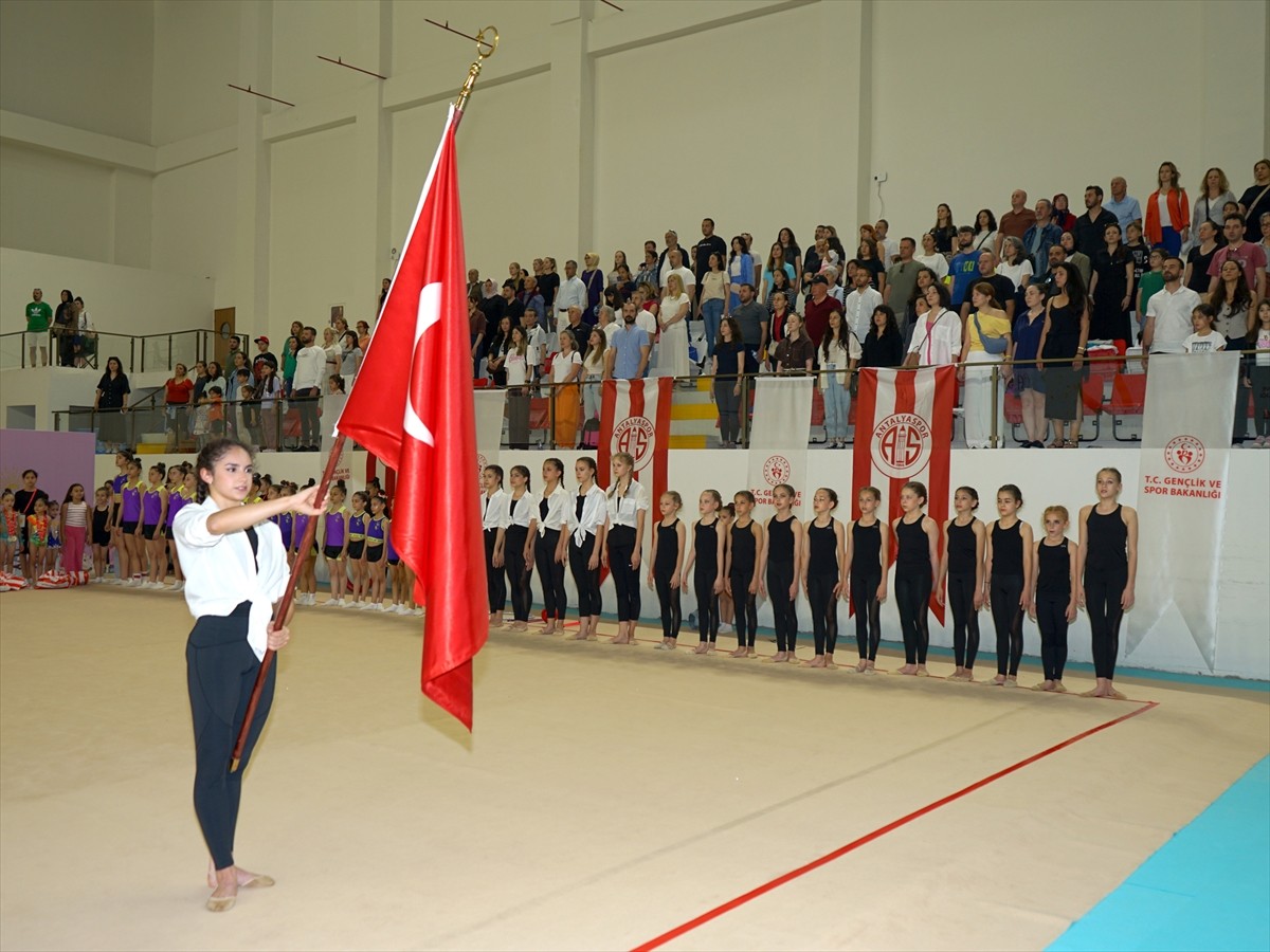 Antalyaspor Kulübünün girişimleriyle bu yıl ilk kez düzenlenen Uluslararası Golden Sun Ritmik...