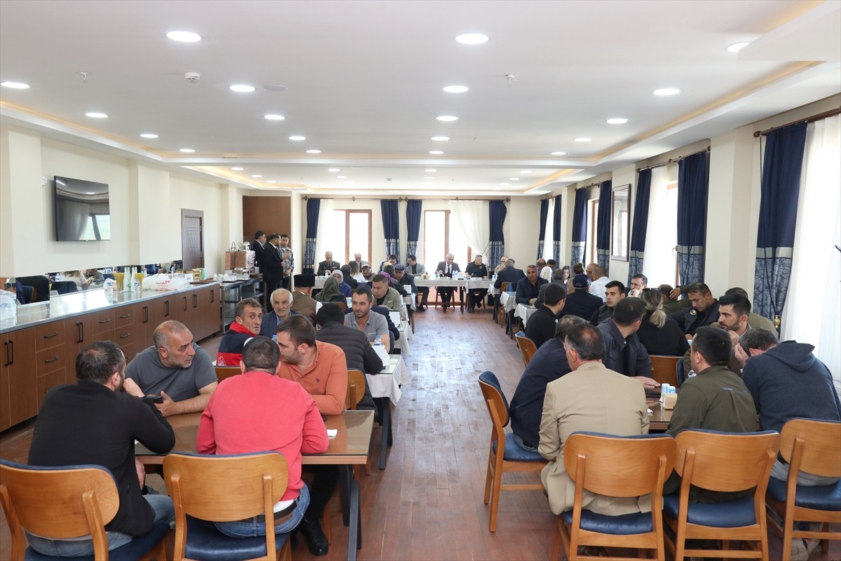 Ardahan'da, Türk Mutfağı Haftası dolayısıyla şehit yakınları ve gaziler, yöresel lezzetlerden...