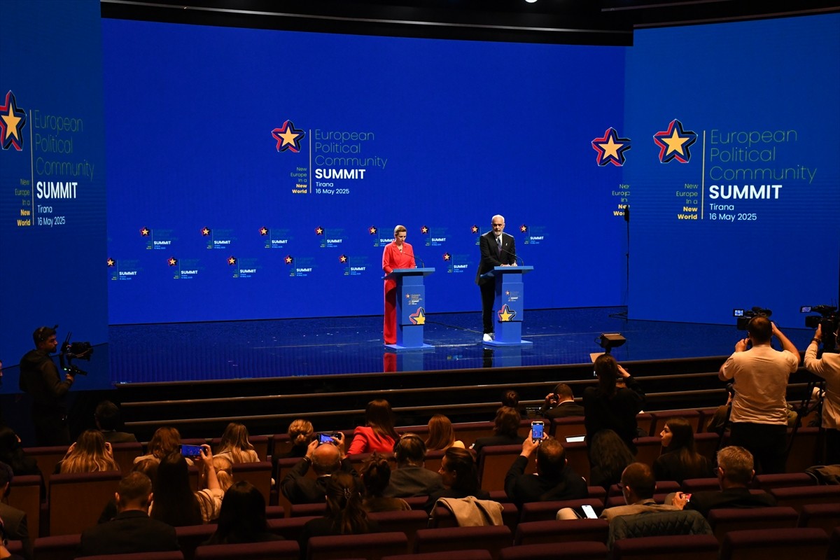 Arnavutluk'un başkenti Tiran'da 6'ncısı gerçekleştirilen Avrupa Siyasi Topluluğu (AST) zirvesi...