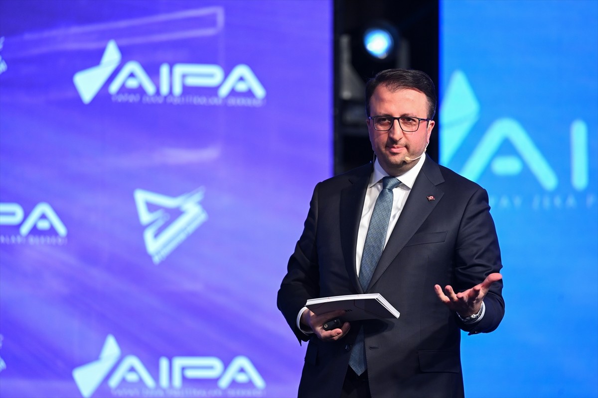 ASELSAN Genel Müdürü Ahmet Akyol, Yapay Zeka Politikaları Derneğince düzenlenen "AI Tomorrow...