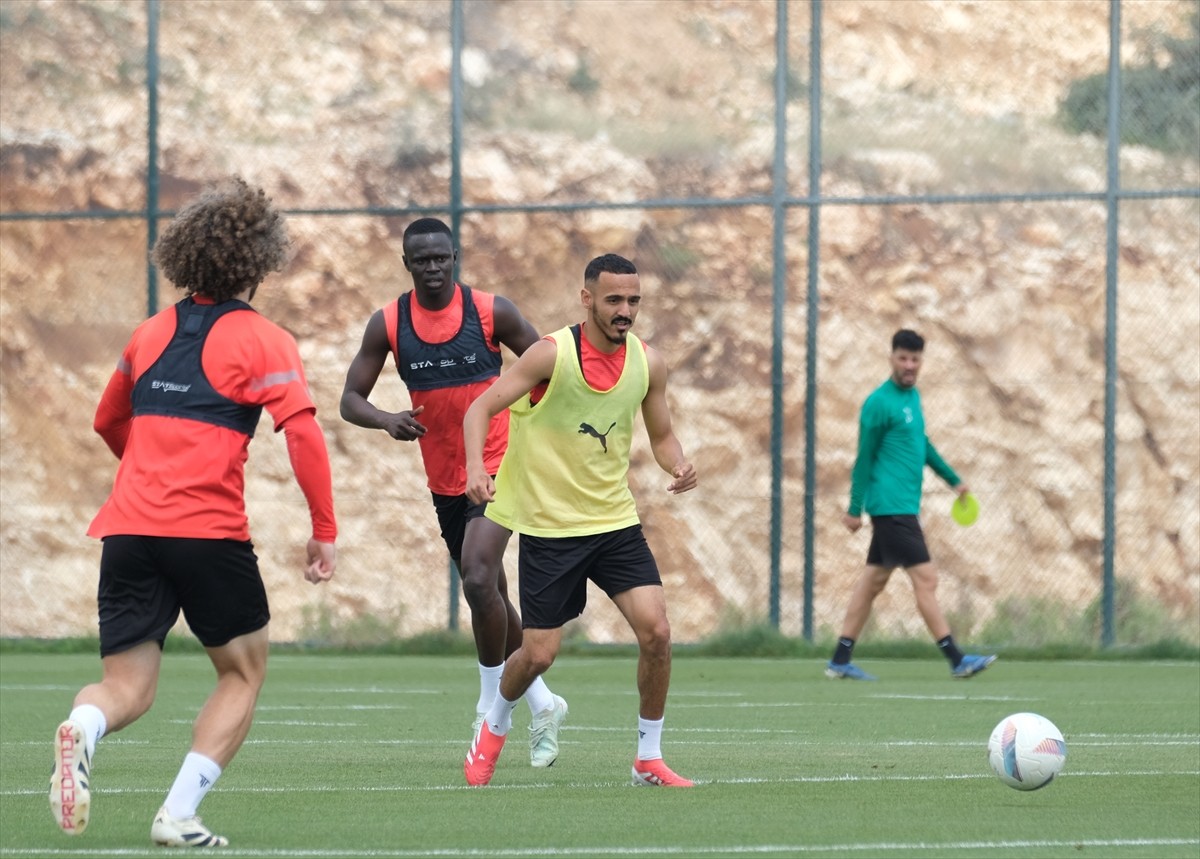 Atakaş Hatayspor, Trendyol Süper Lig'in 36. haftasında deplasmanda Adana Demirspor ile yapacağı...