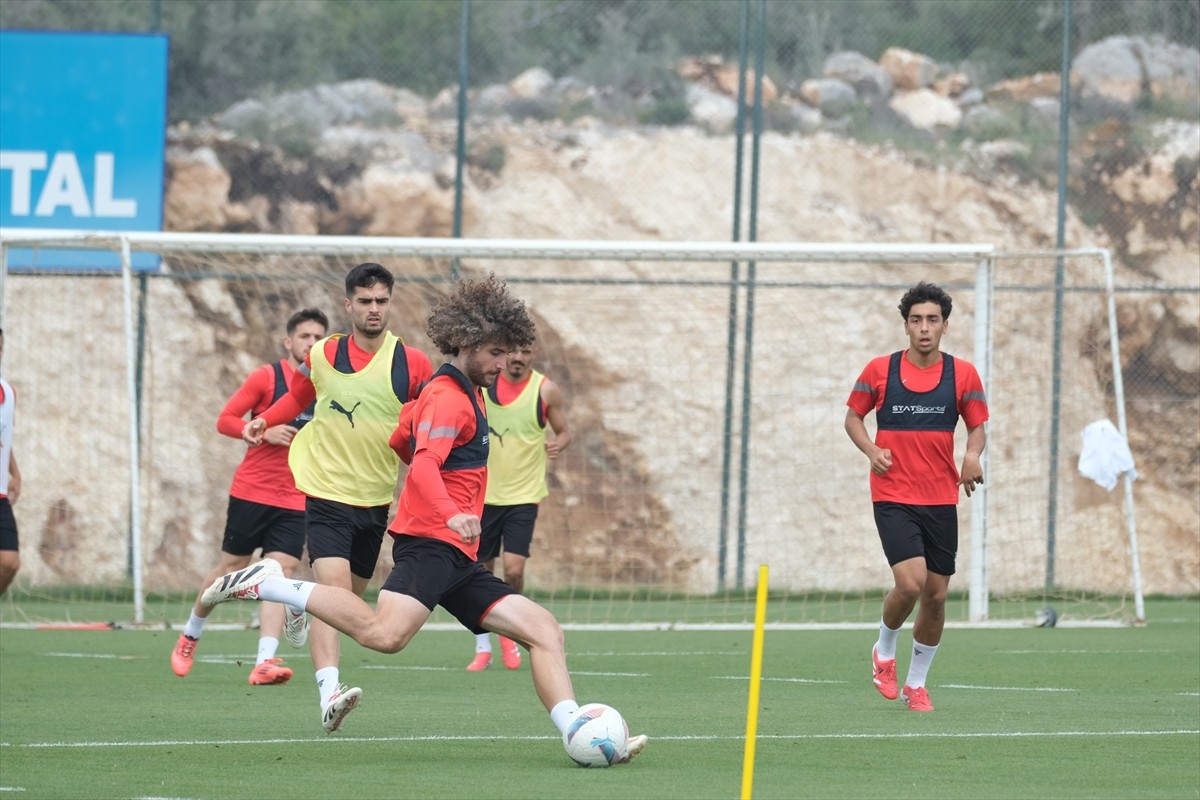 Atakaş Hatayspor, Trendyol Süper Lig'in 36. haftasında deplasmanda Adana Demirspor ile yapacağı...