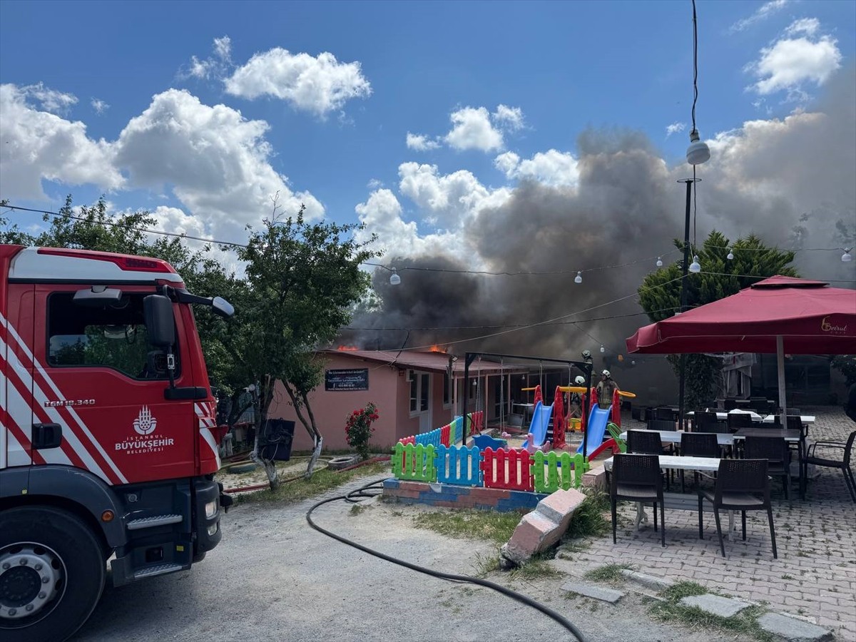Avcılar'da ızgara et ve mangal hizmeti veren bir iş yerinde çıkan yangın söndürüldü.