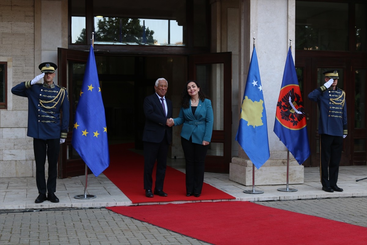 Avrupa Birliği (AB) Konseyi Başkanı Antonio Costa (solda), Sırbistan, Bosna Hersek ve Karadağ’ın...