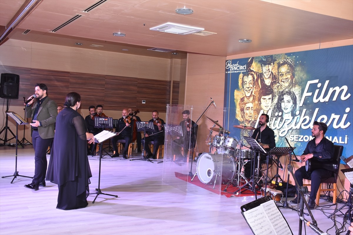 Aydın'ın Germencik ilçesinde, İzmir Devlet Türk Dünyası Dans ve Müzik Topluluğu "Yeşilçam...