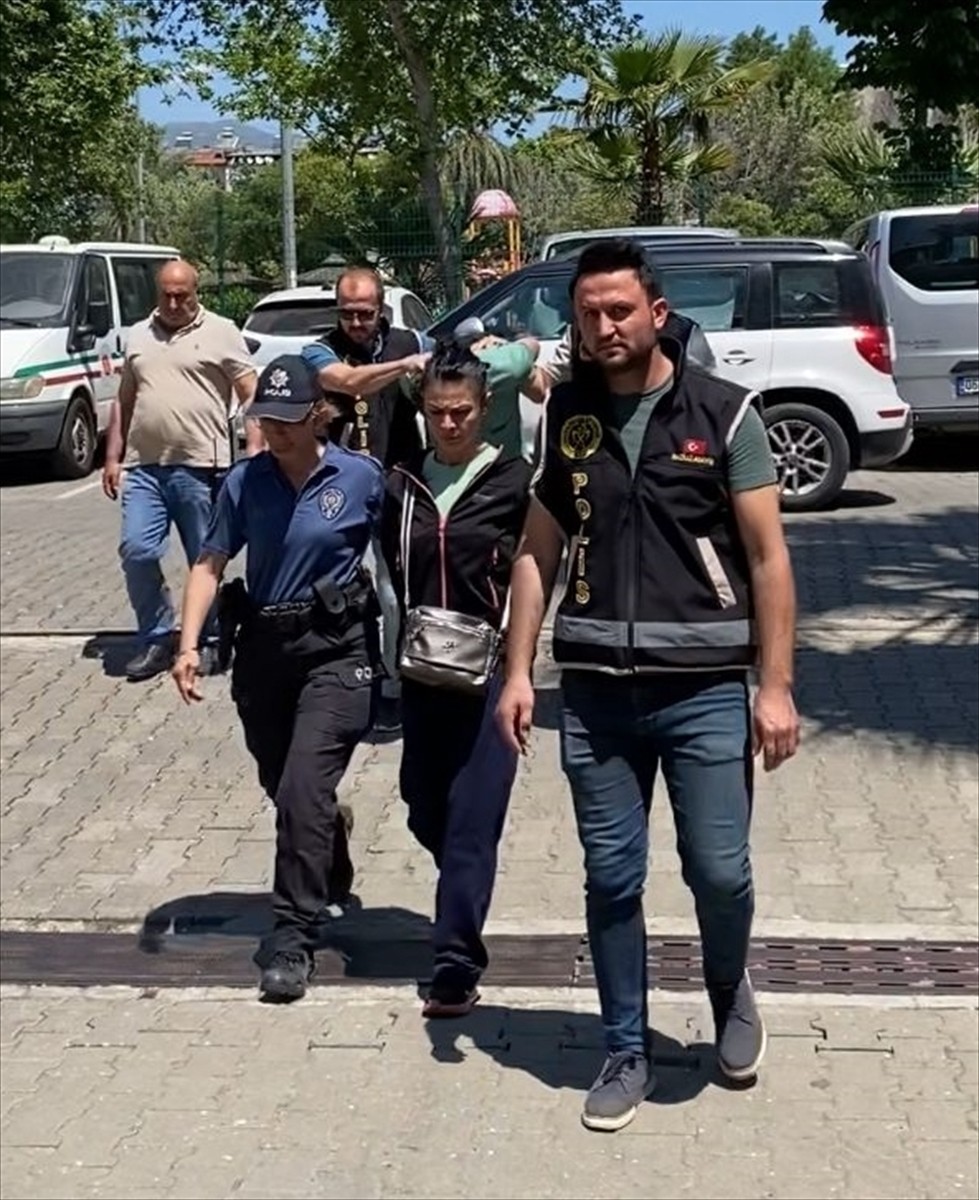 Aydın'ın Nazilli ilçesinde, mart ayında evinde çıkan yangında eşi ile iki çocuğu ölen itfaiye eri...