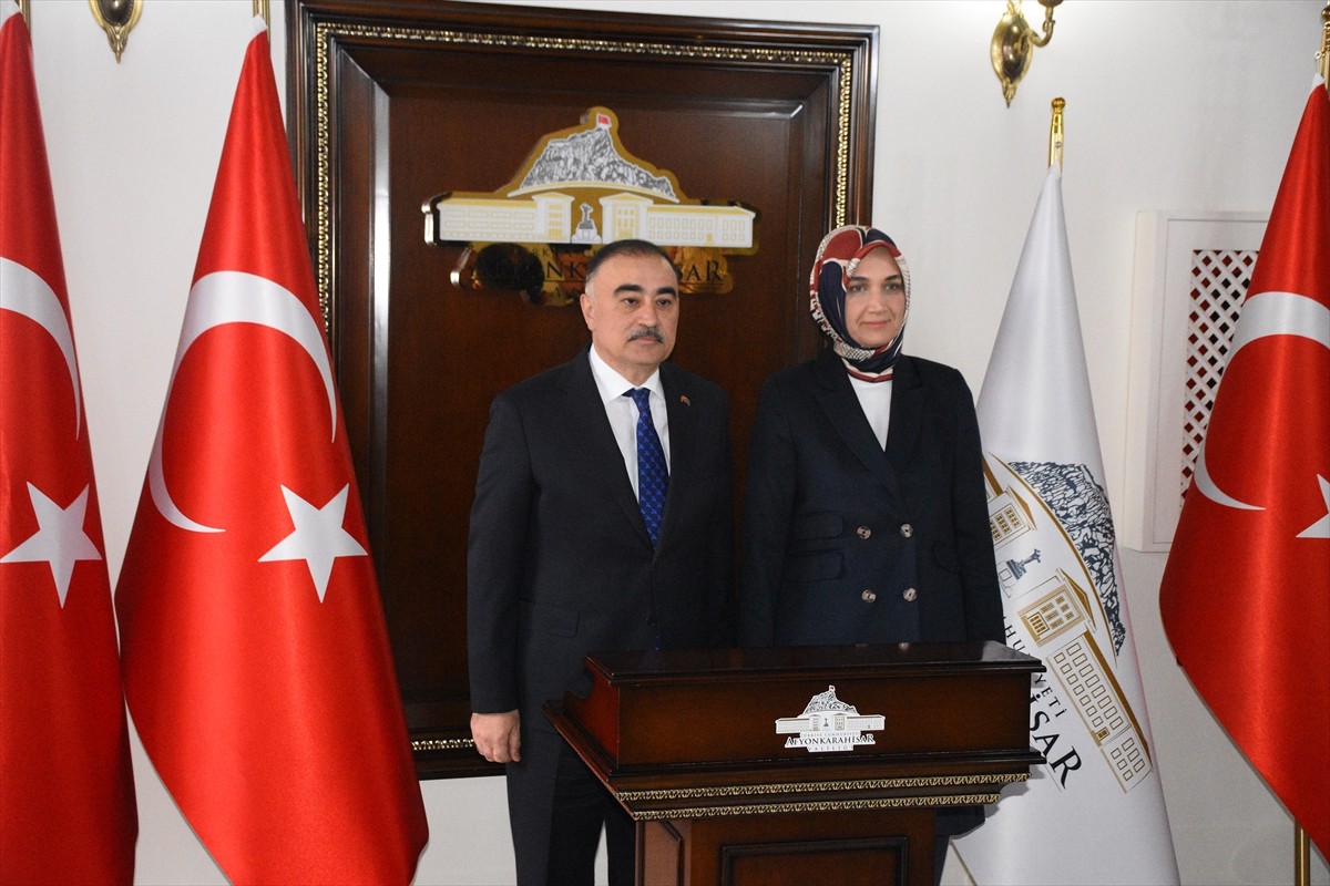 Azerbaycan'ın Ankara Büyükelçisi Reşad Memmedov (solda), çeşitli programları kapsamında...