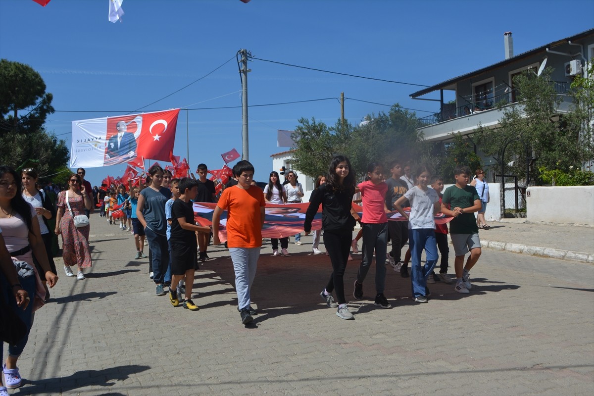 Balıkesir'in Ayvalık ilçesinde bu yıl 8'incisi düzenlenen "Uluslararası Küçükköy Teferic...