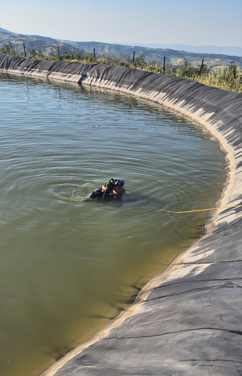 Balıkesir'in Susurluk ilçesinde, sulama göletinde erkek cesedi bulundu.