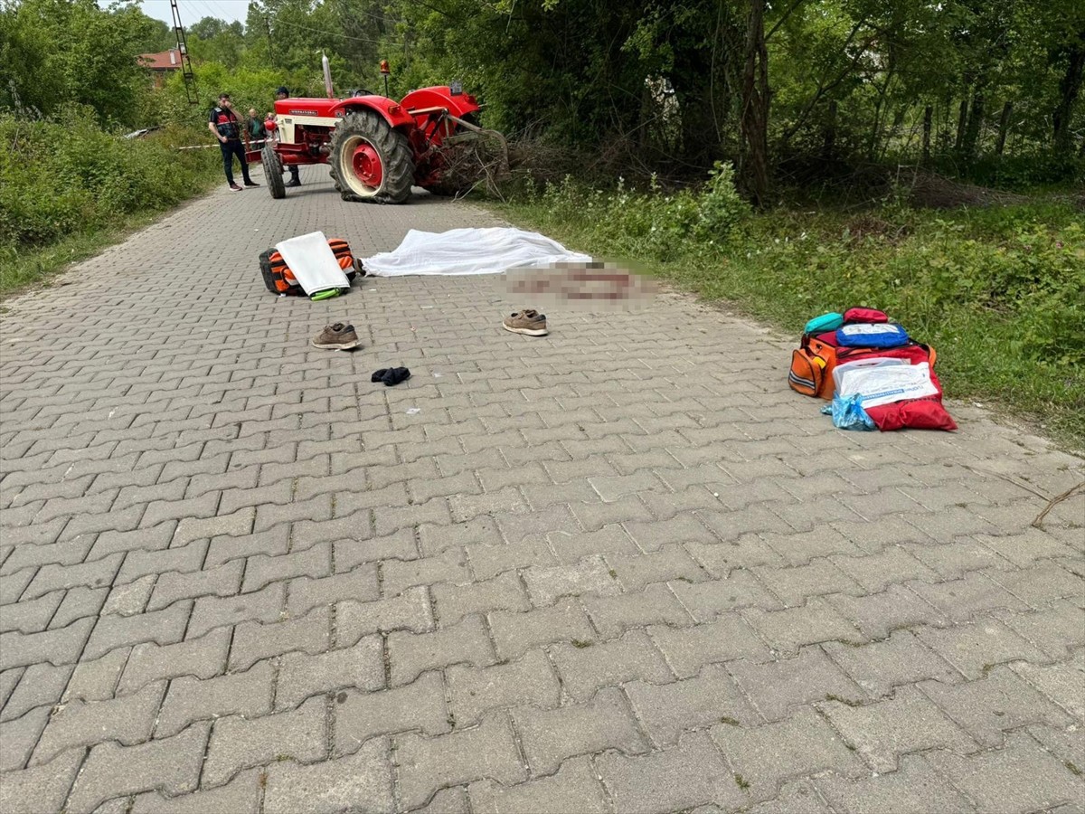 Bartın'da bir kişi arazi anlaşmazlığı nedeniyle çıkan kavgada kız kardeşi ve eniştesini tüfekle...