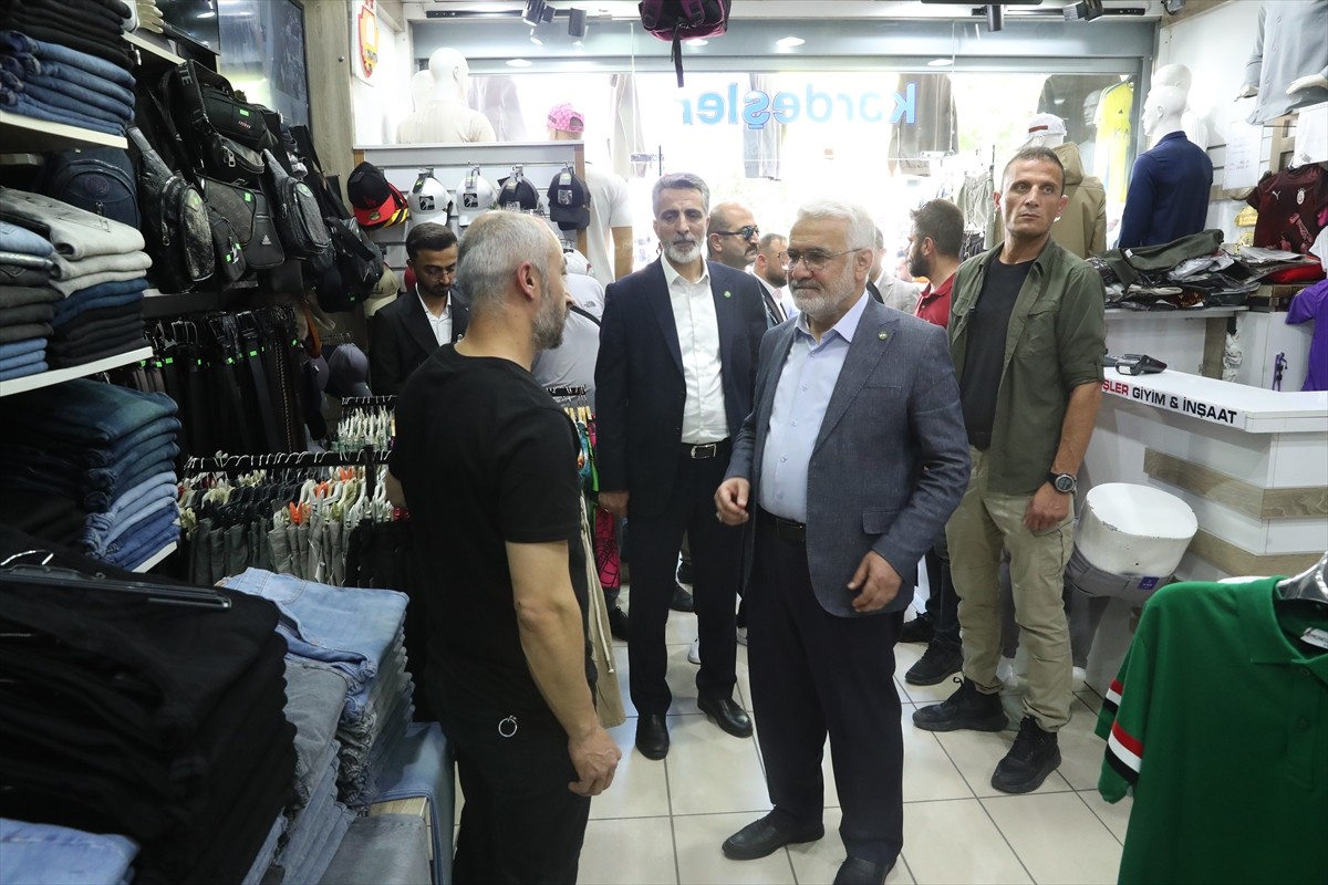 Bazı programları dolayısıyla Erzincan'a gelen HÜDA PAR Genel Başkanı Zekeriya Yapıcıoğlu...