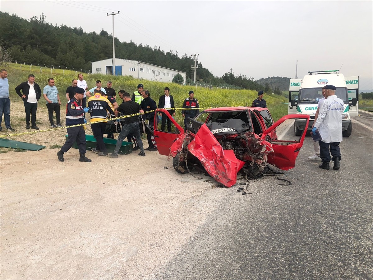 Bilecik'in Osmaneli ilçesinde, 2 otomobil ile motosikletin çarpıştığı kazada 1 kişi yaralandı, 3...