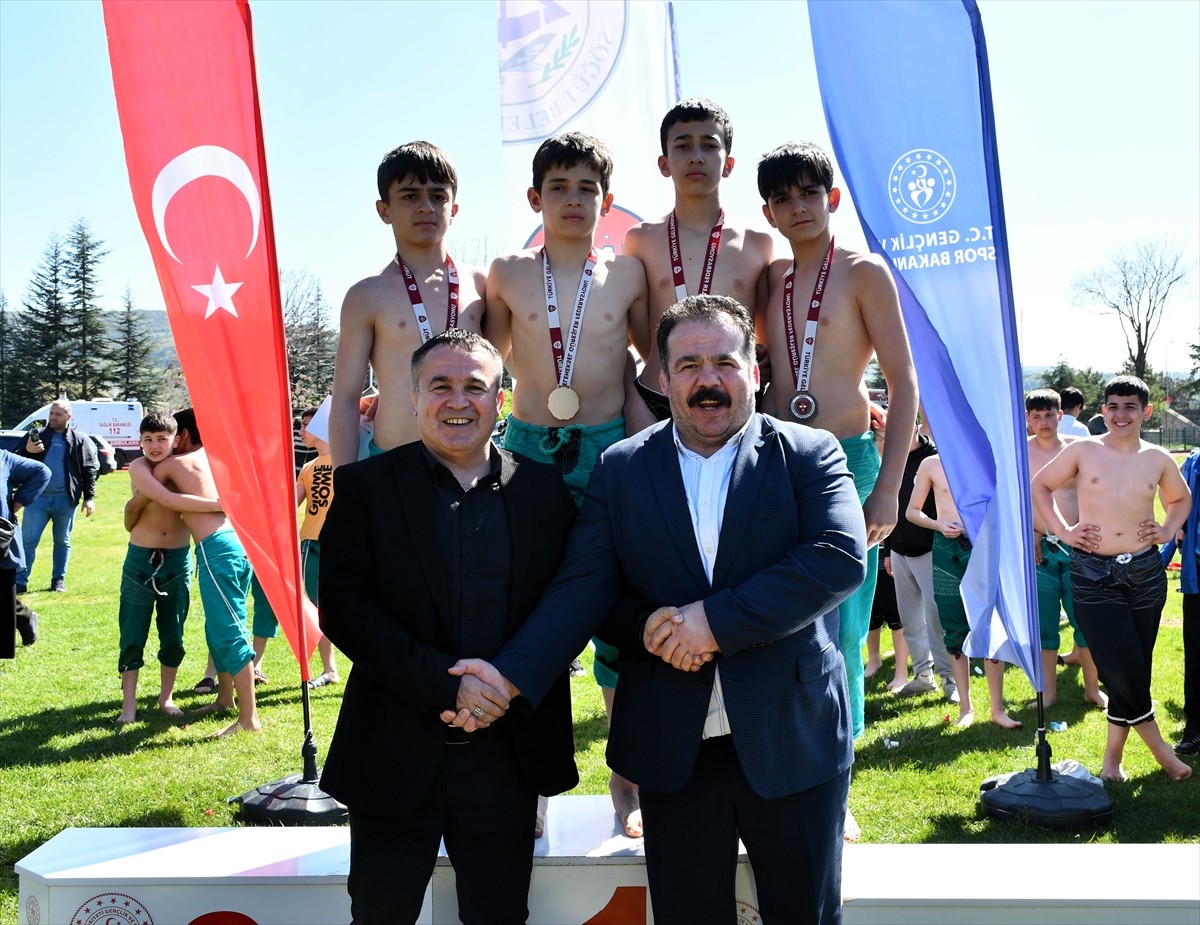 Bilecik'in Söğüt ilçesinde 3 Mayıs Türkçülük Günü dolayısıyla Karakucak Güreş Festivali...