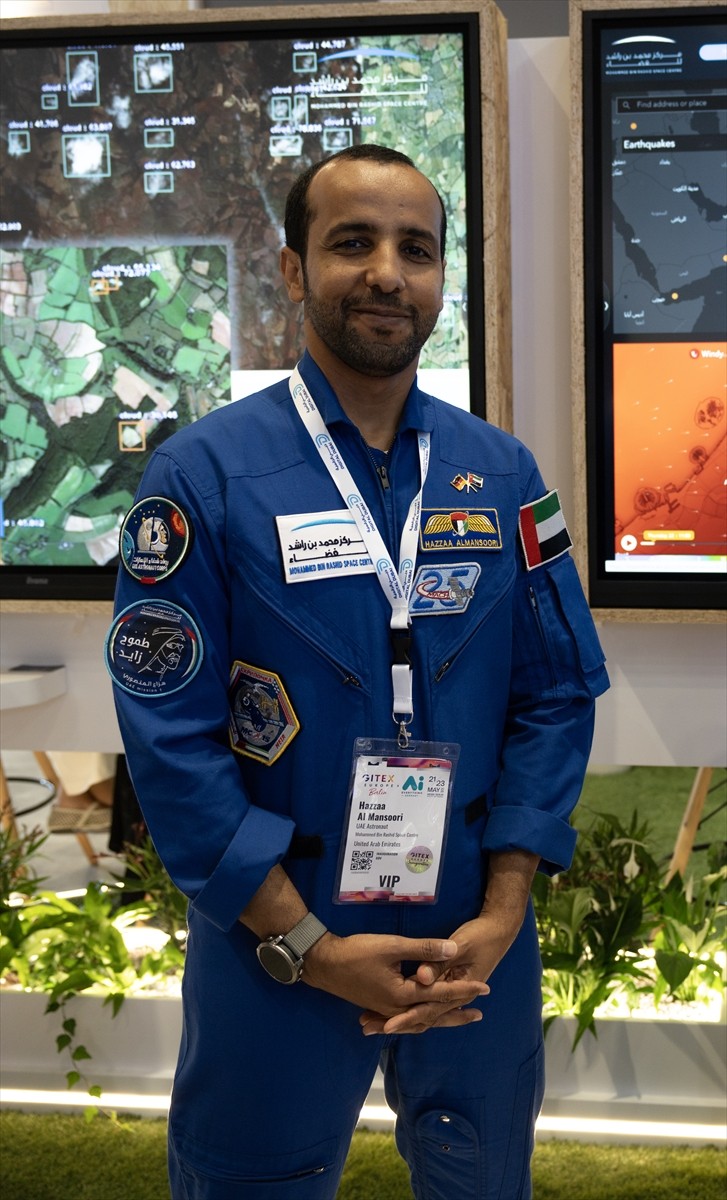 Birleşik Arap Emirlikleri'nin (BAE) ilk astronotu olan Al Mansoori, Almanya'nın başkenti Berlin'de...