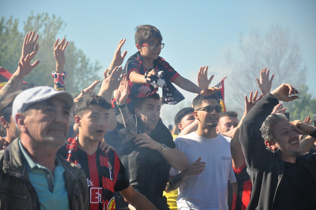 Bölgesel Amatör Lig 6. Grup'ta normal sezonun son haftasında Mersin'de karşılaştığı Mezitli 33...