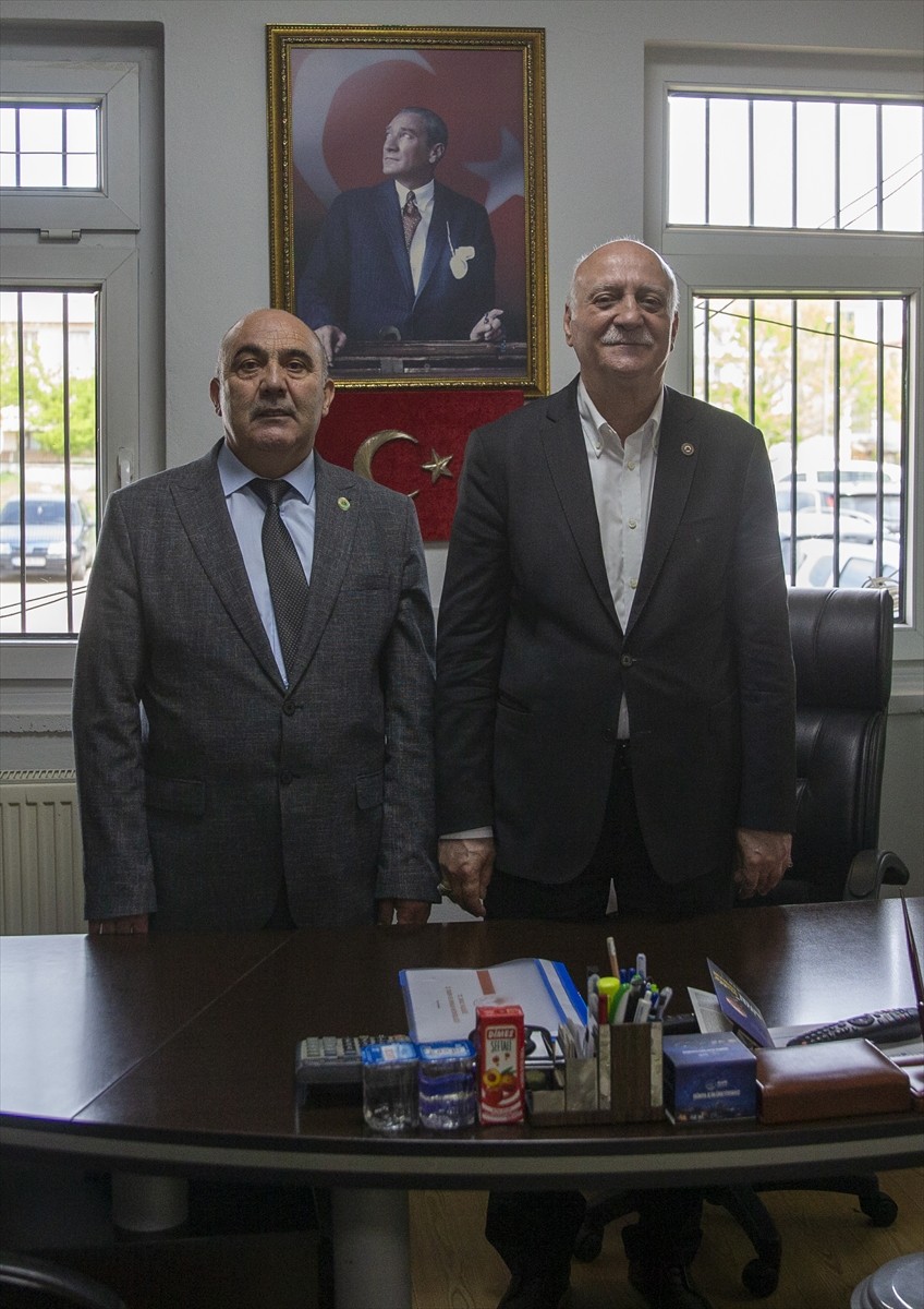 Bolu Ziraat Odasını ziyaret eden Türkiye Ziraat Odaları Birliği (TZOB) Genel Başkanı Şemsi...