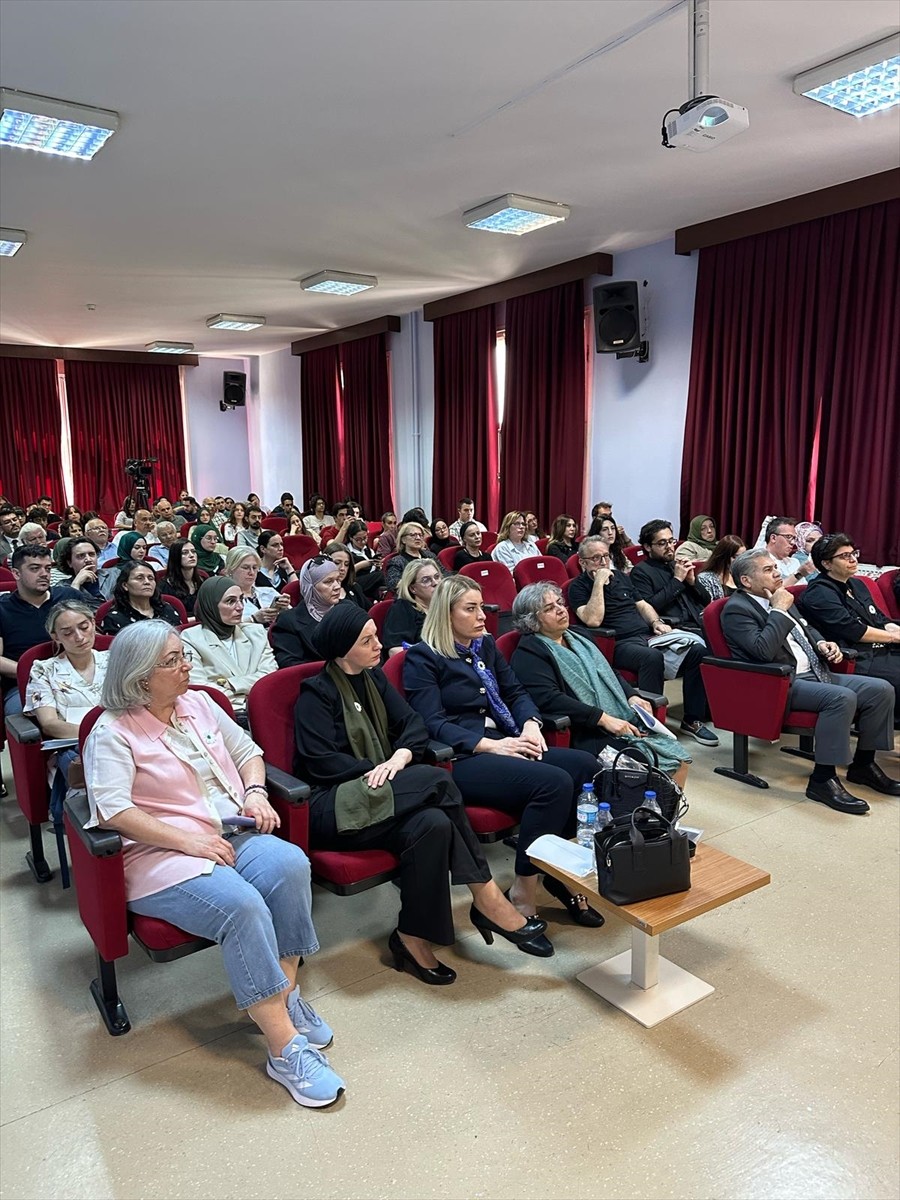 Bosna Hersek'in doğusundaki Srebrenitsa’da, Sırplar tarafından 8 binden fazla sivilin katledildiği...