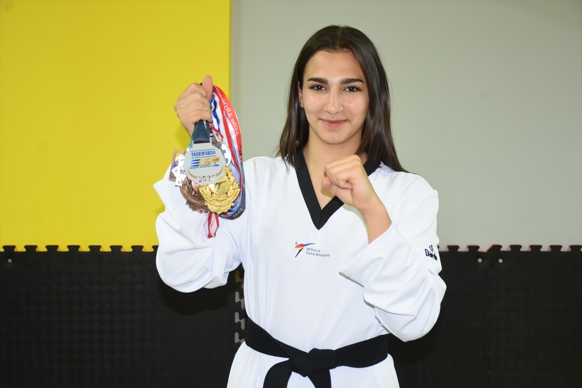 Bu yıl Estonya'da düzenlenen Avrupa Kulüpler Tekvando Şampiyonası'nda bronz madalya kazanan 16...