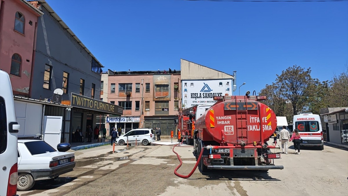 Bursa'nın İnegöl ilçesinde faaliyet gösteren mobilya imalathanesinde çıkan yangın itfaiye...